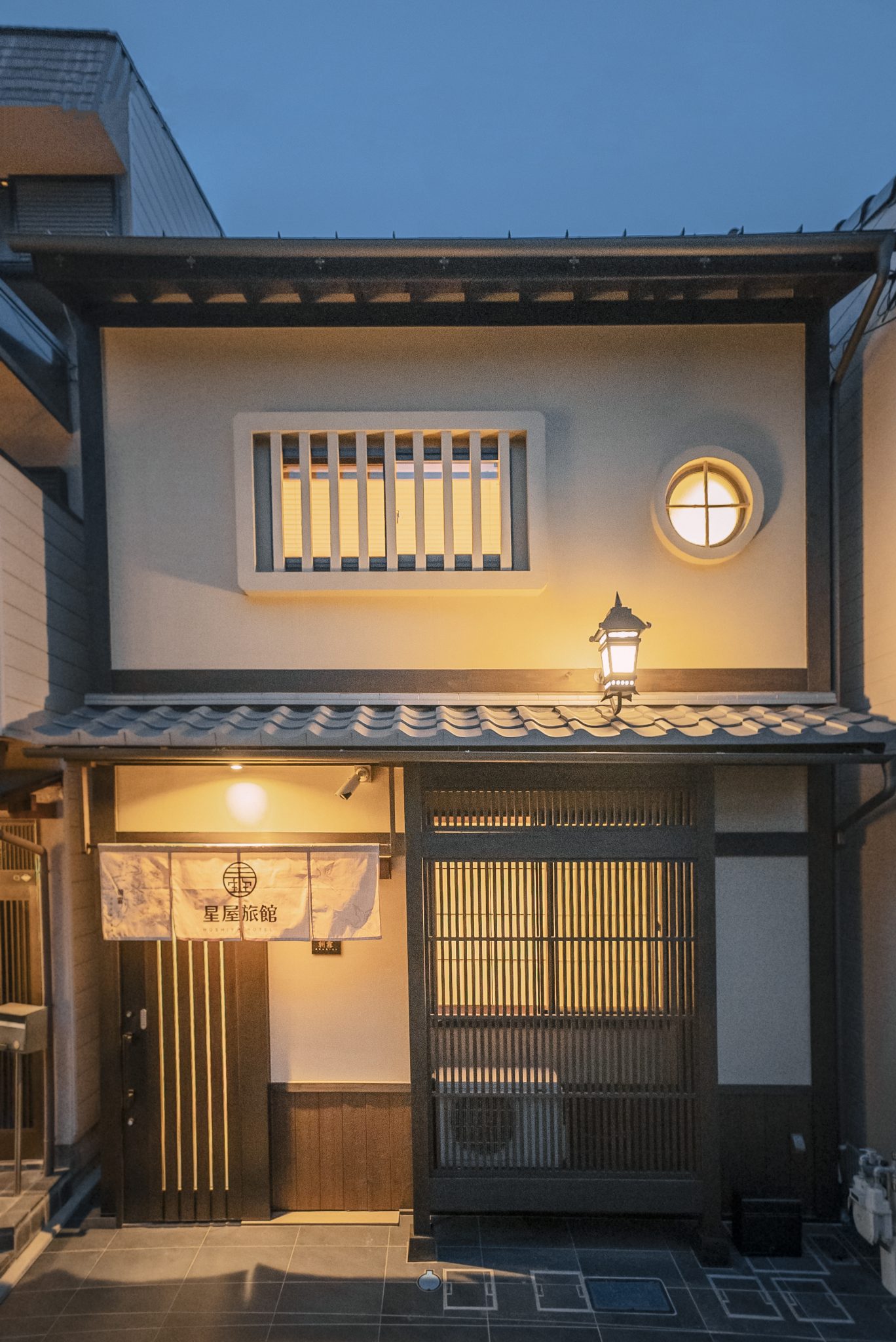 谷町君・星屋・朝霧 外観